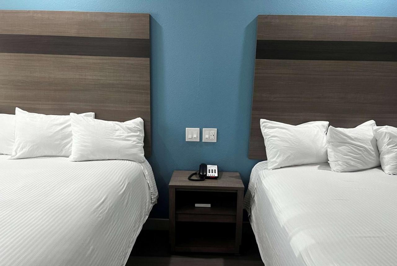 Baymont By Wyndham Freeport Texas Hotel Eksteriør billede