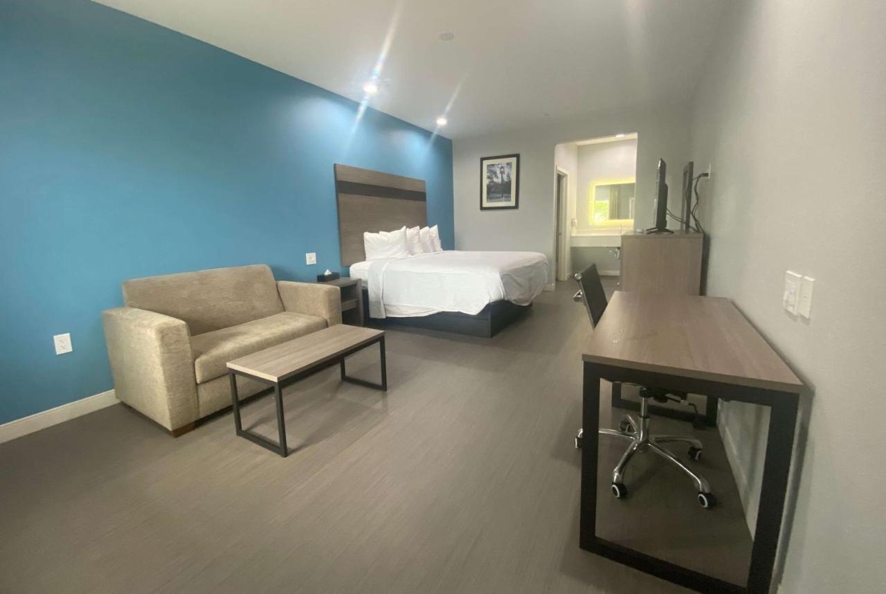 Baymont By Wyndham Freeport Texas Hotel Eksteriør billede